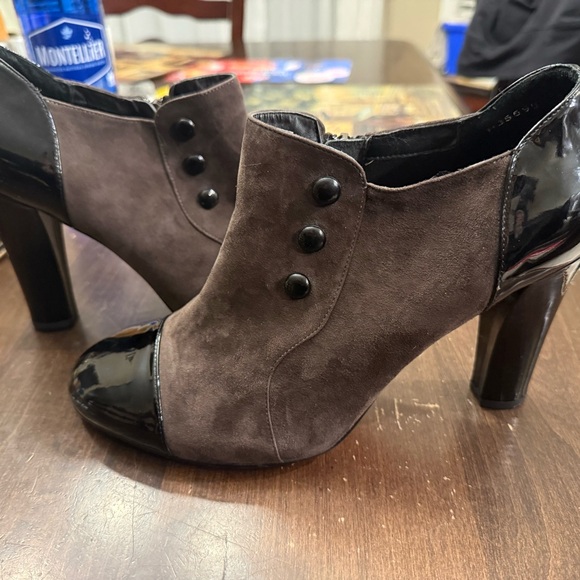 Women’s size 12 wide leather booties - Picture 2 of 13